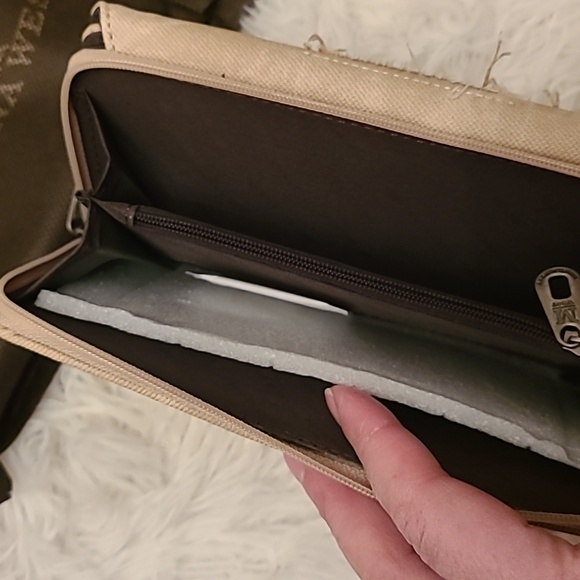 NWT Western Aztec embroidered Montana West Wrangler wallet with dust jacket. - Picture 4 of 7